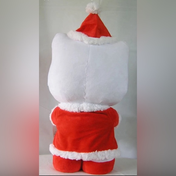 Hello Kitty Christmas Greeter - Picture 2 of 4
